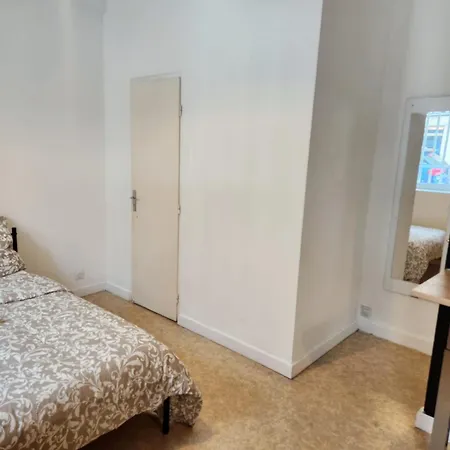 Proche De La Place Wilson 아파트 *